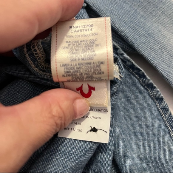 TRUE RELIGION UTILITY WOVEN SHIRT IN CHAMBRAY - Picture 13 of 15